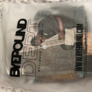 Tapestry shorts in “Paid in full” design